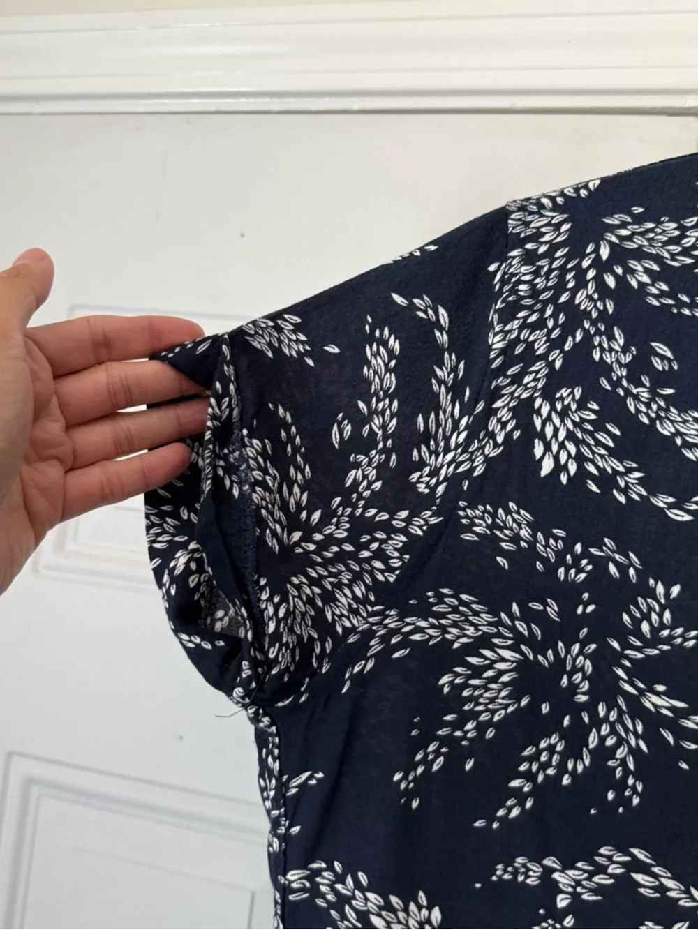 BRIDGE & BURN navy white leaf botanical print rayon short sleeve button up shirt - Picture 2 of 6